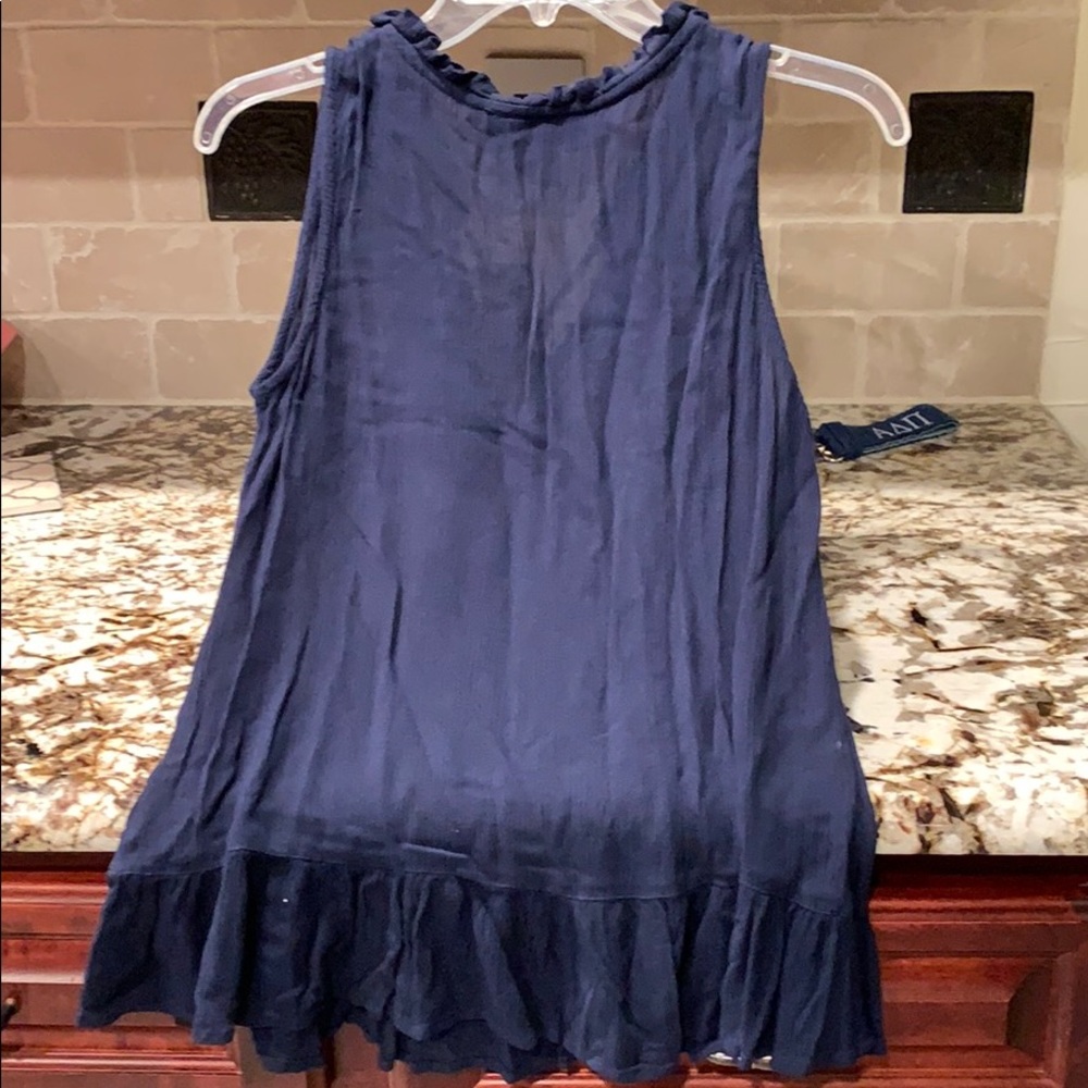 blouse - Picture 2 of 3